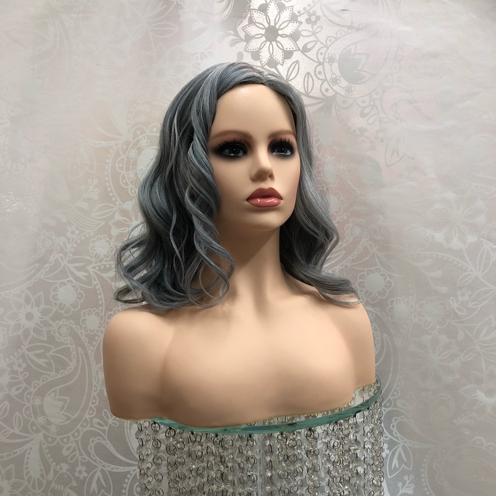 Natural Gray Mid Long Wavy Wig
